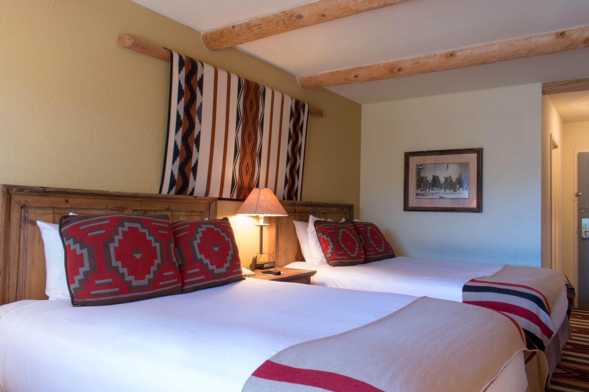 The At Hotel 3*