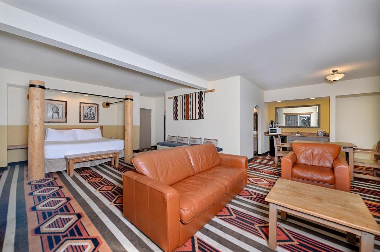 The At Hotel 3*
